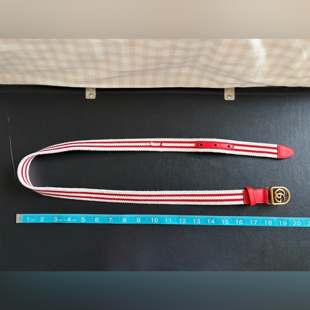 Gucci Red and White Striped Belt with Gold GG Buckle - Picture 5 of 9